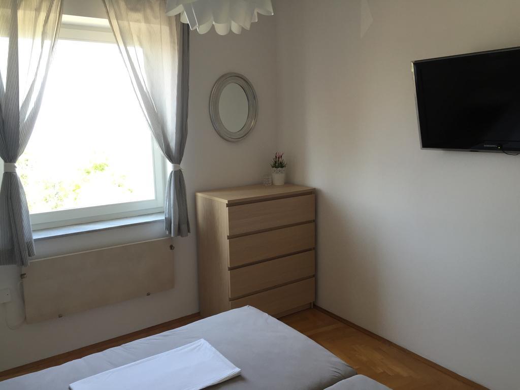 Apartments Papalinna By Moro Malinska Habitación foto