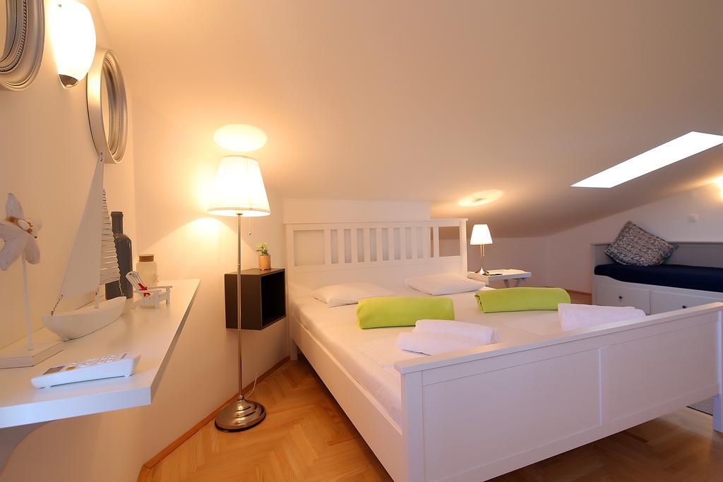 Apartments Papalinna By Moro Malinska Exterior foto